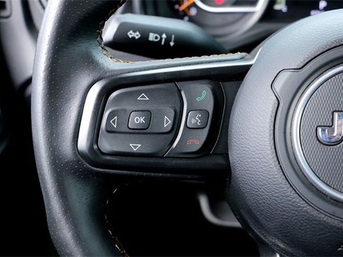 Used 2025 Jeep Gladiator Mojave image 13