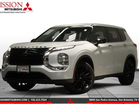 Used 2024 Mitsubishi Outlander SE FWD image 1
