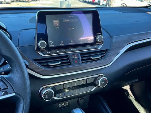 Used 2025 Nissan Altima 2.5 SV image 7