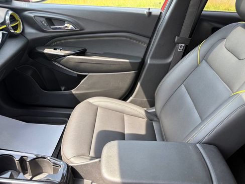 Used 2024 Chevrolet Trax ACTIV w/ Sunroof Package FWD image 16