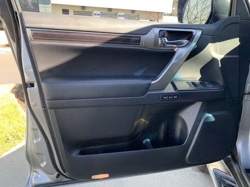 Used 2023 Lexus GX 460 Premium image 14