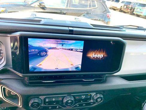 Used 2024 Jeep Gladiator Sport AWD/4WD image 36