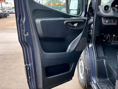 Used 2023 Mercedes-Benz Sprinter 2500 image 21