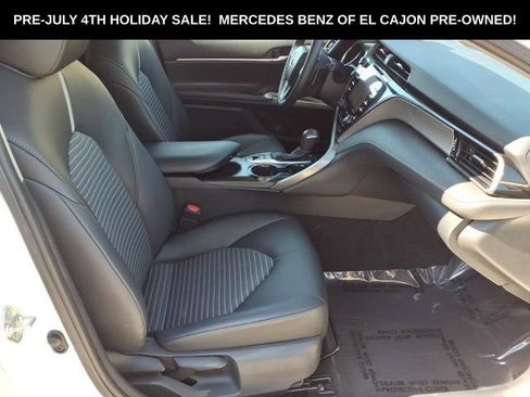 Used 2020 Toyota Camry SE w/ Sunroof Package FWD image 18