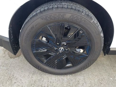 Certified 2025 Nissan Murano SV image 46