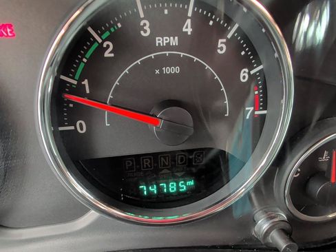 Used 2018 Jeep Wrangler Unlimited Sahara AWD/4WD image 22
