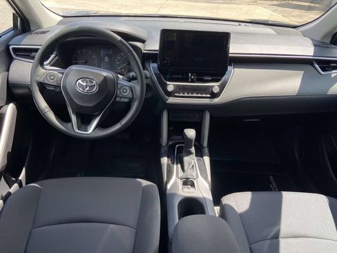 Used 2025 Toyota Corolla Cross LE FWD image 11