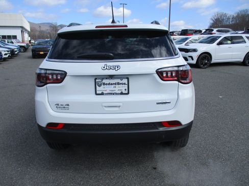 Used 2024 Jeep Compass Latitude image 6