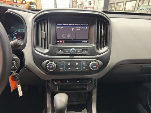 Used 2022 Chevrolet Colorado W/T AWD/4WD image 24