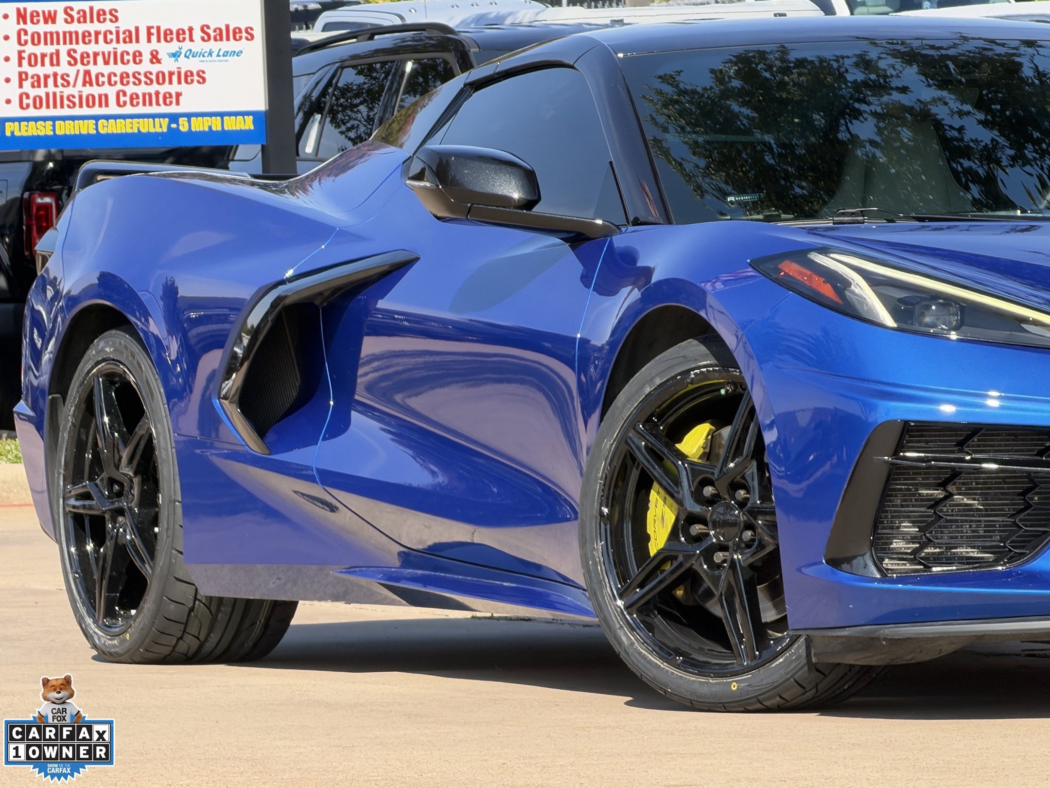 Used 2021 Chevrolet Corvette Stingray Convertible w/ Z51 Performance Package RWD image 2
