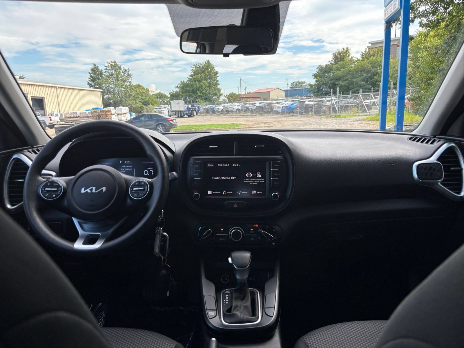 Used 2025 Kia Soul LX w/ LX Technology Package FWD image 30