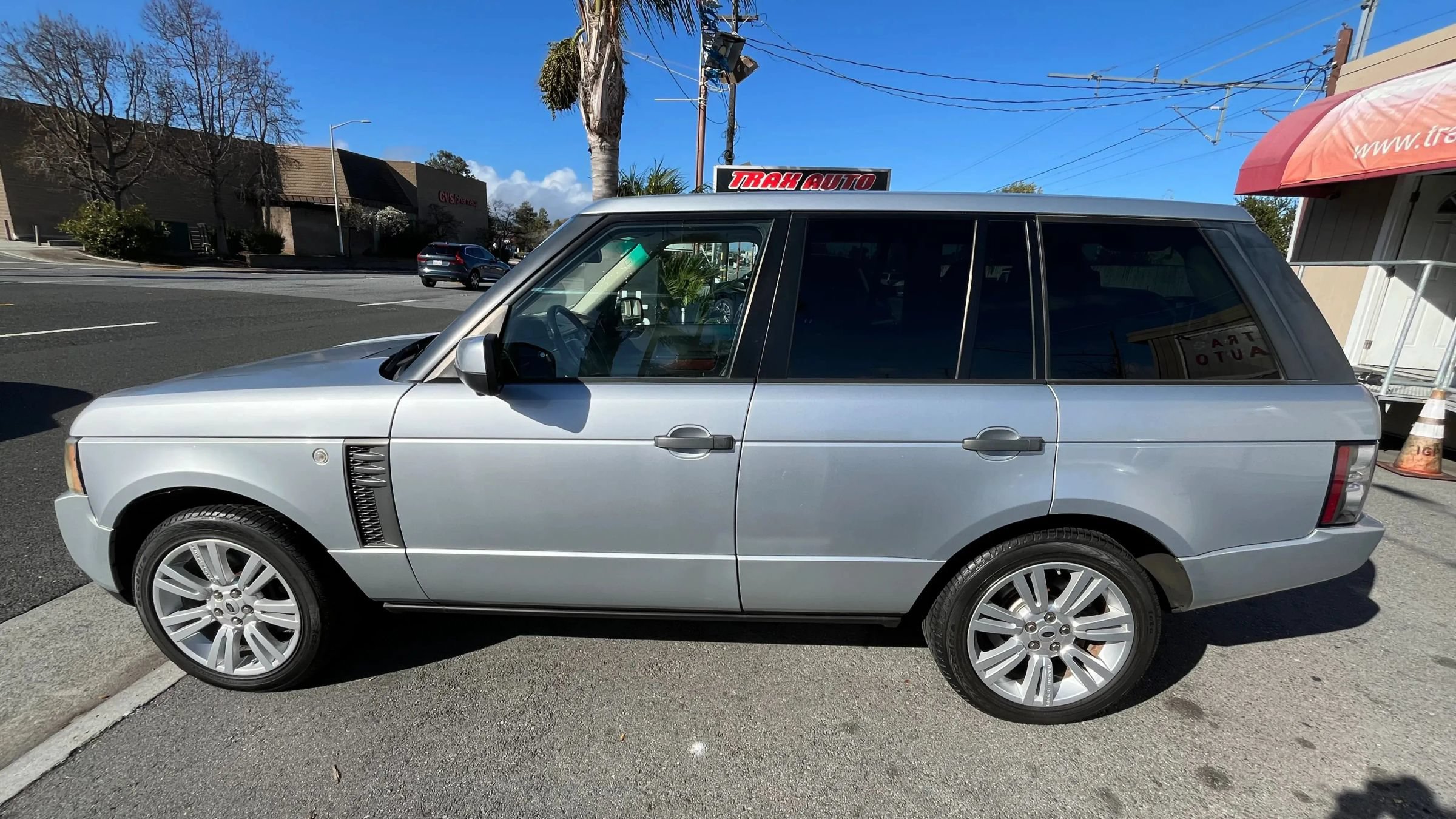 Used 2011 Land Rover Range Rover HSE LUX AWD/4WD image 4