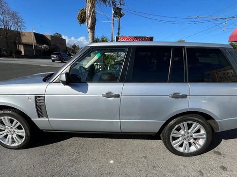 Used 2011 Land Rover Range Rover HSE image 4