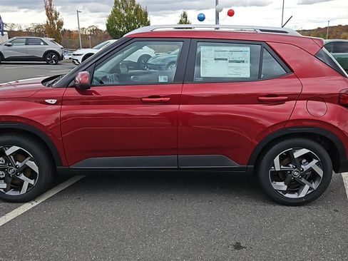 New 2025 Hyundai Venue SEL image 4