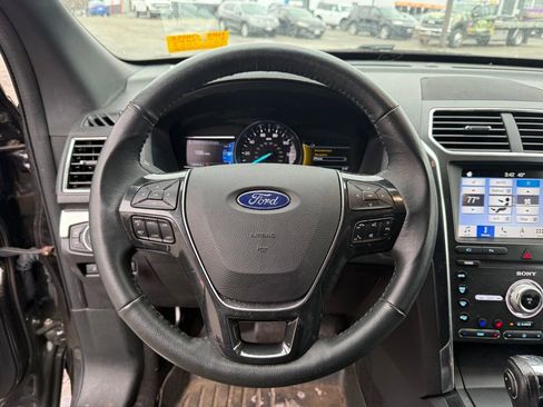 Used 2019 Ford Explorer Limited w/ Class III Trailer Tow Package image 6