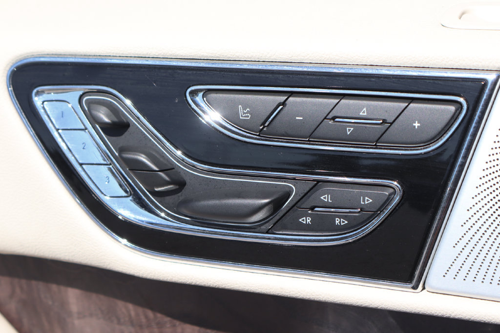 Used 2021 Lincoln Navigator Reserve AWD/4WD image 18