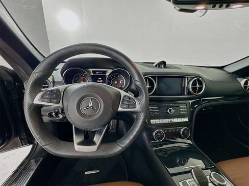 Used 2020 Mercedes-Benz SL 550 image 25
