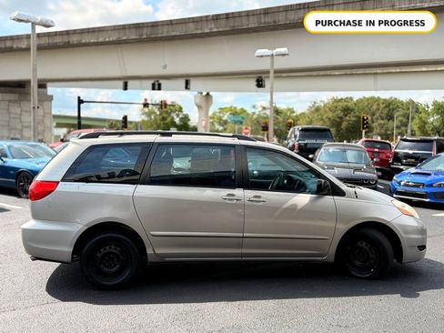 Used 2009 Toyota Sienna CE FWD image 11