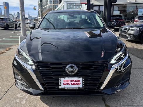 Used 2023 Nissan Altima 2.5 SV image 2