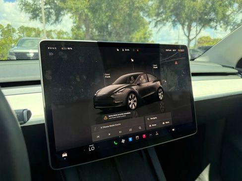 Used 2023 Tesla Model Y Long Range AWD/4WD image 24