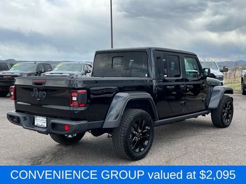 Used 2025 Jeep Gladiator Sport AWD/4WD image 6
