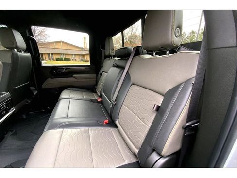 Used 2025 Chevrolet Silverado 2500 ZR2 w/ Technology Package image 28