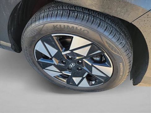 Used 2025 Hyundai Kona SEL image 10