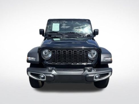 Used 2024 Jeep Gladiator Sport AWD/4WD image 2