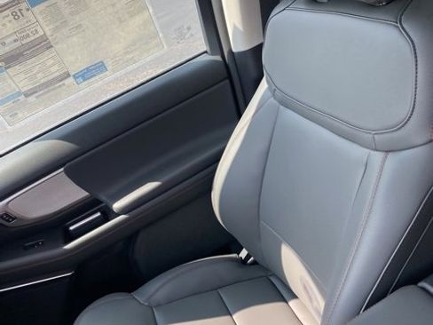 New 2025 Ford Expedition Active image 38