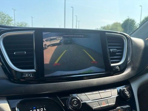 Used 2022 Chrysler Pacifica Touring-L FWD image 28