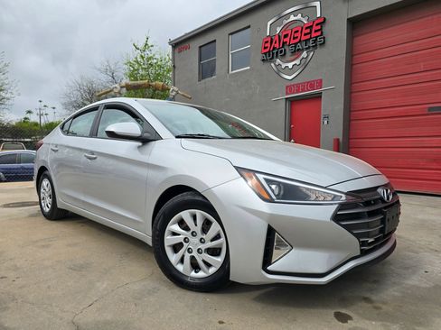 Used 2020 Hyundai Elantra SE w/ Cargo Package (C1) FWD image 2