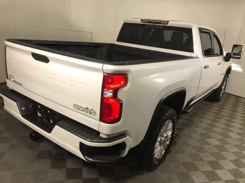 Used 2022 Chevrolet Silverado 2500 High Country w/ Safety Package II image 18
