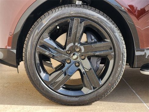 New 2026 Land Rover Discovery Limited Edition image 7