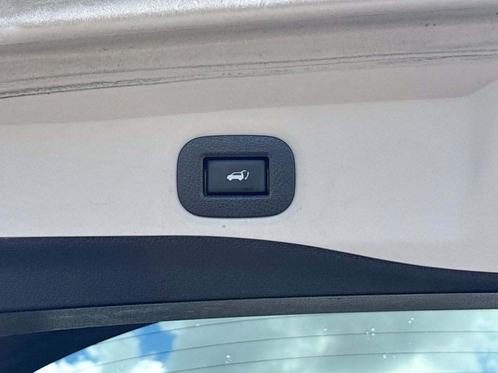 Used 2018 Nissan Rogue SV FWD image 15