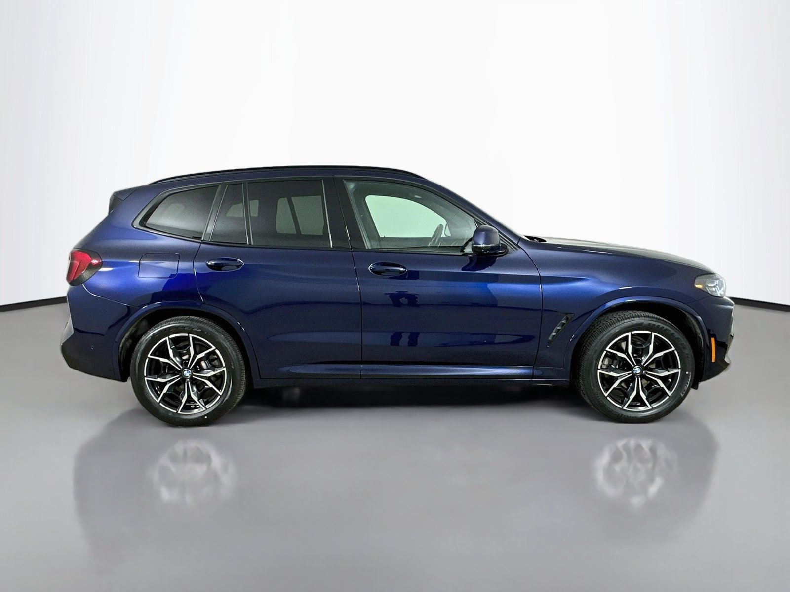Used 2024 BMW X3 xDrive30i w/ Premium Package AWD/4WD image 4