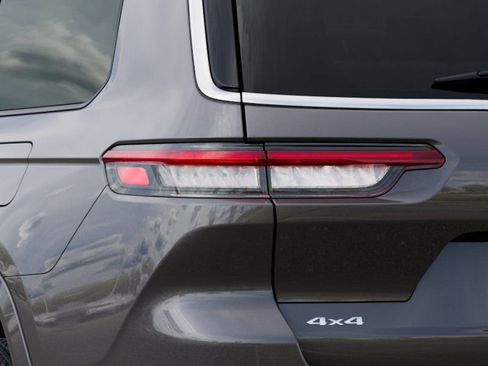 New 2025 Jeep Grand Cherokee L Overland w/ Luxury Tech Group IV AWD/4WD image 9