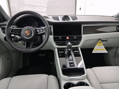 Used 2026 Porsche Macan AWD/4WD image 12