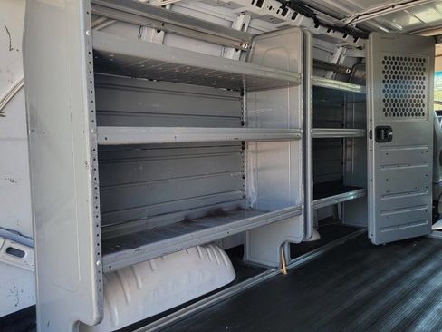 Used 2018 Chevrolet Express 2500 w/ Driver Convenience Package image 33