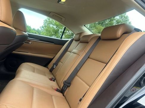 Used 2016 Lexus ES 350 w/ Premium Package w/Wood Trim FWD image 21