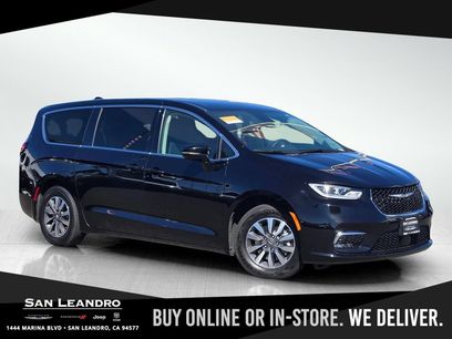 Certified 2024 Chrysler Pacifica Limited