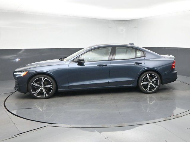 Used 2020 Volvo S60 T5 Momentum FWD image 4