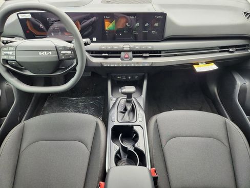 New 2026 Kia K4 FWD image 18