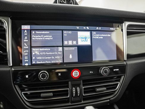 Certified 2026 Porsche Macan AWD/4WD image 23