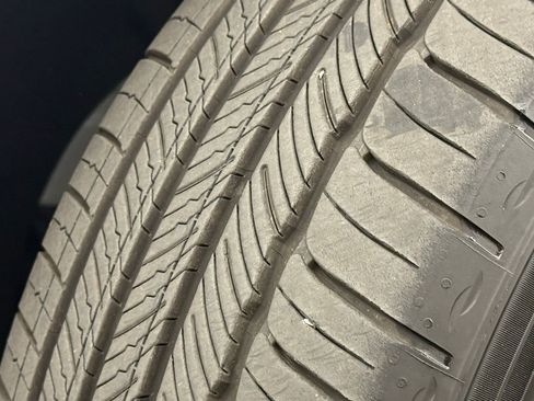 Used 2026 Genesis GV70 2.5T Select image 38