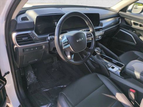 Used 2023 Kia Telluride LX image 10