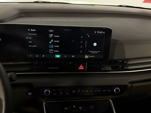 Used 2025 Kia Carnival EX image 19