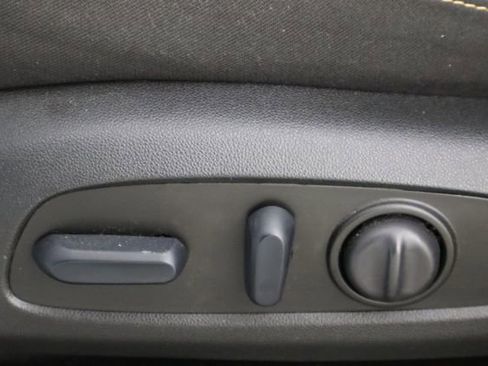 Used 2024 Chevrolet Equinox LT FWD image 23