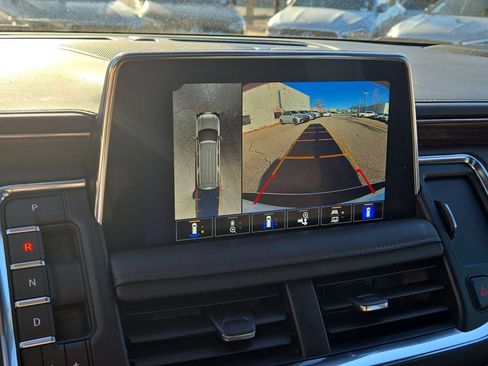 Used 2023 Chevrolet Suburban High Country image 18