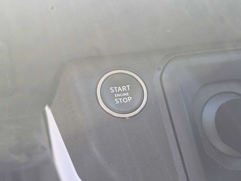 Used 2023 Land Rover Defender 110 AWD/4WD image 32