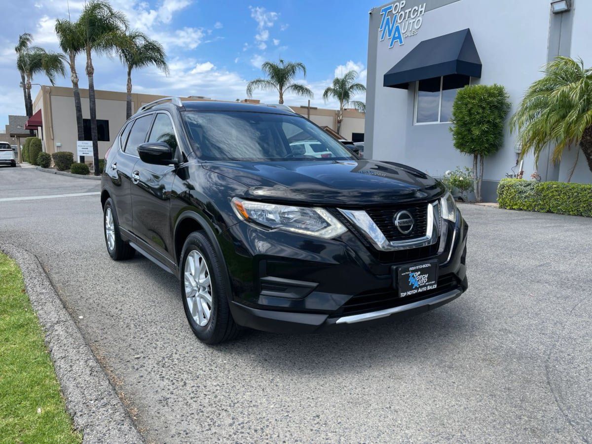 Used 2020 Nissan Rogue SV FWD image 3
